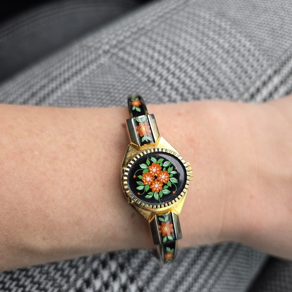 JAI 17 Jewels Peek a Boo Watch Enamel Floral Swiss Made